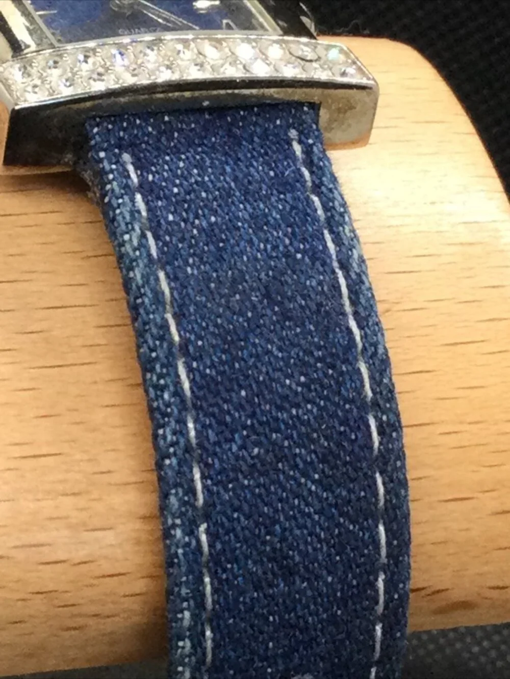 Vintage Joan Rivers Classic Ladies Watch 6.5” Blue Denim Band 23.0mm Case